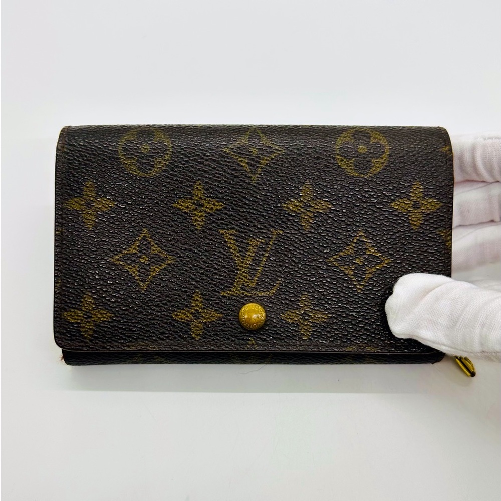 Louis Vuitton Compact Corner Zip Wallet